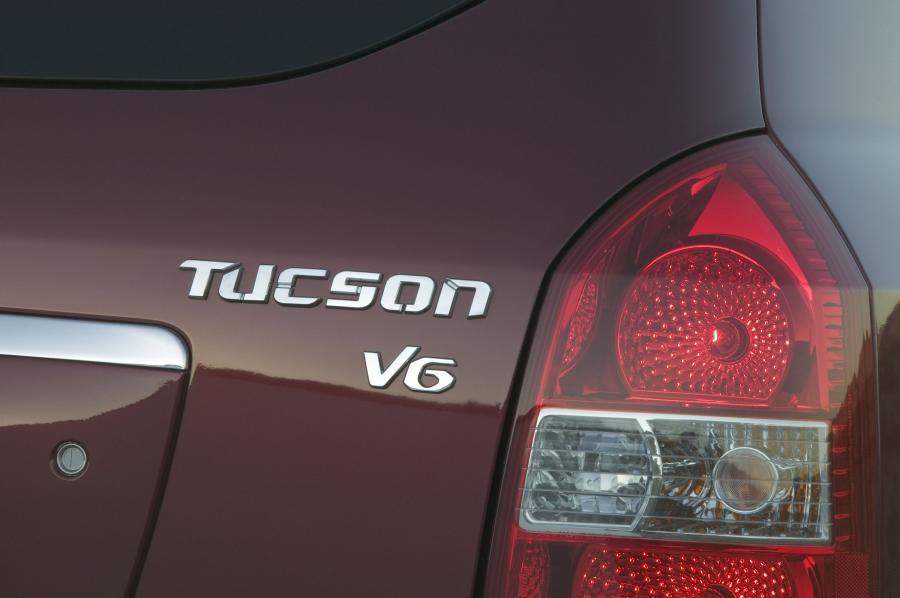  Hyundai Tucson 2004 года  (фото 27 из 74)